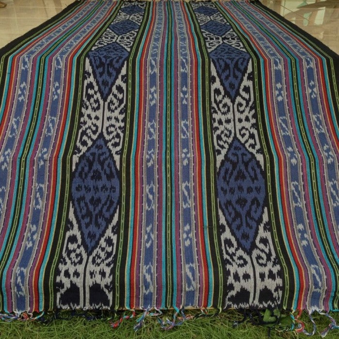 Kain Tenun Ikat Blanket Etnik Lombok - Kain Tradisional Etnik dengan Motif Khas Lombok untuk Dekorasi Rumah dan Pakaian