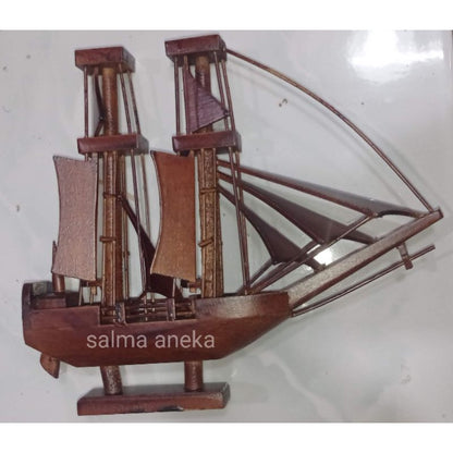 Miniatur Souvenir Kapal Kayu - Hiasan Unik dan Elegan untuk Dekorasi Rumah atau Hadiah Spesial