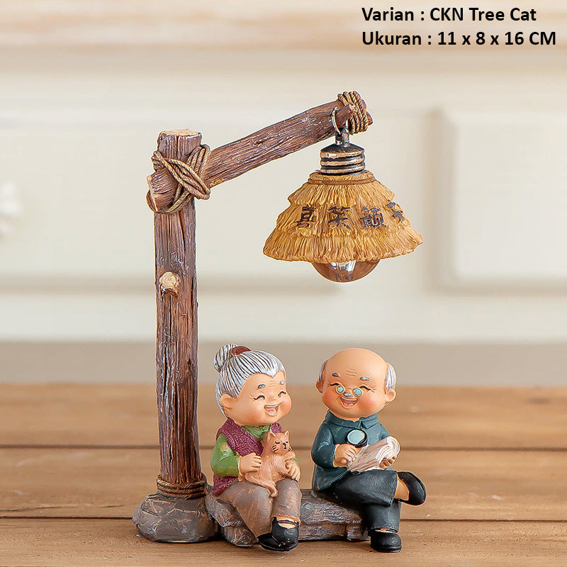 Dekorasi Pajangan Nenek Kakek Couple Bahan Resin - Miniatur Kakek Nenek Figure Pasangan yang Lucu dan Unik, Cocok untuk Pajangan Rumah