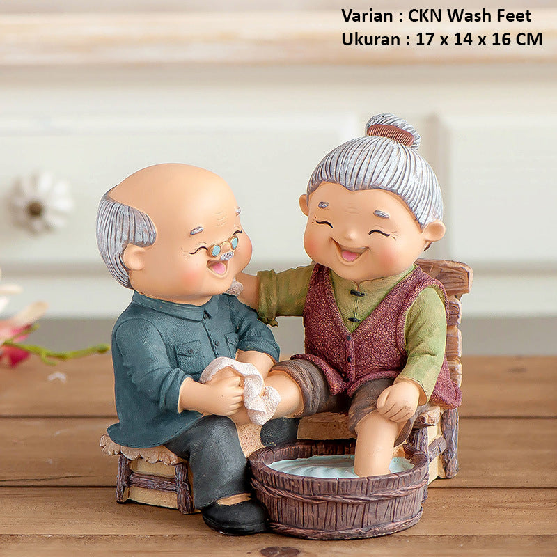 Dekorasi Pajangan Nenek Kakek Couple Bahan Resin - Miniatur Kakek Nenek Figure Pasangan yang Lucu dan Unik, Cocok untuk Pajangan Rumah