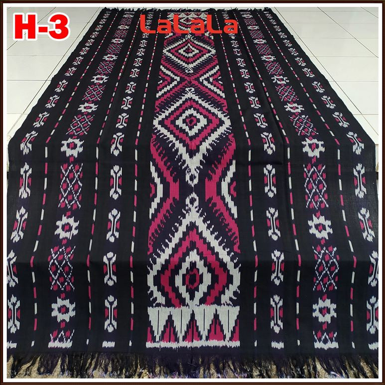 Tenun Ikat Blanket Etnik Sumba, Papua, Bali, Lombok, NTT, Toraja, Flores, Dayak, Jepara - Keindahan Budaya Nusantara dalam Setiap Helai Kain