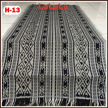 Kain Ikat Blanket Etnik Troso Jepara Indonesia, Karya Seni Tradisional Handmade untuk Dekorasi dan Koleksi