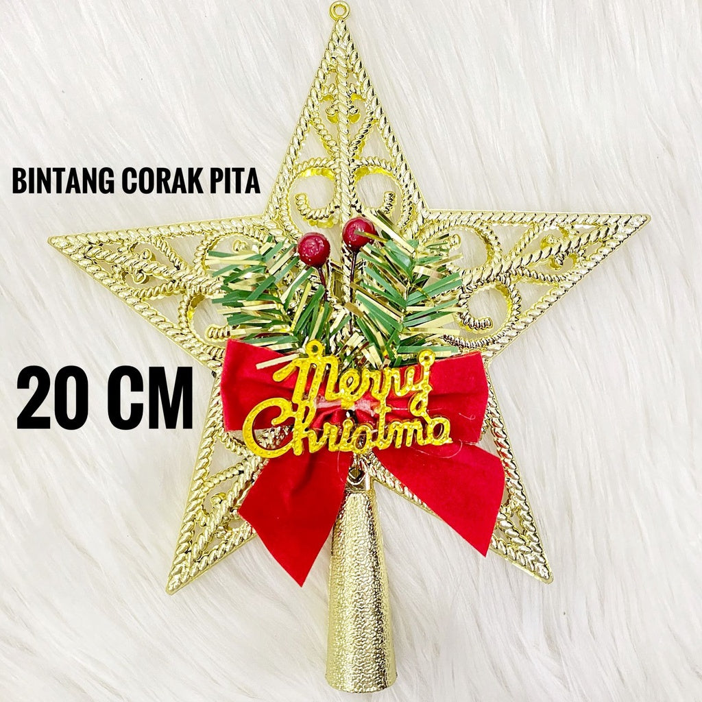 Hiasan Pohon Natal Besar dengan Aksesoris Top, Lampu Gantungan, Lonceng, Santa Claus, dan Salju - Dekorasi Natal Indah untuk Menciptakan Nuansa Merry Christmas di Rumah